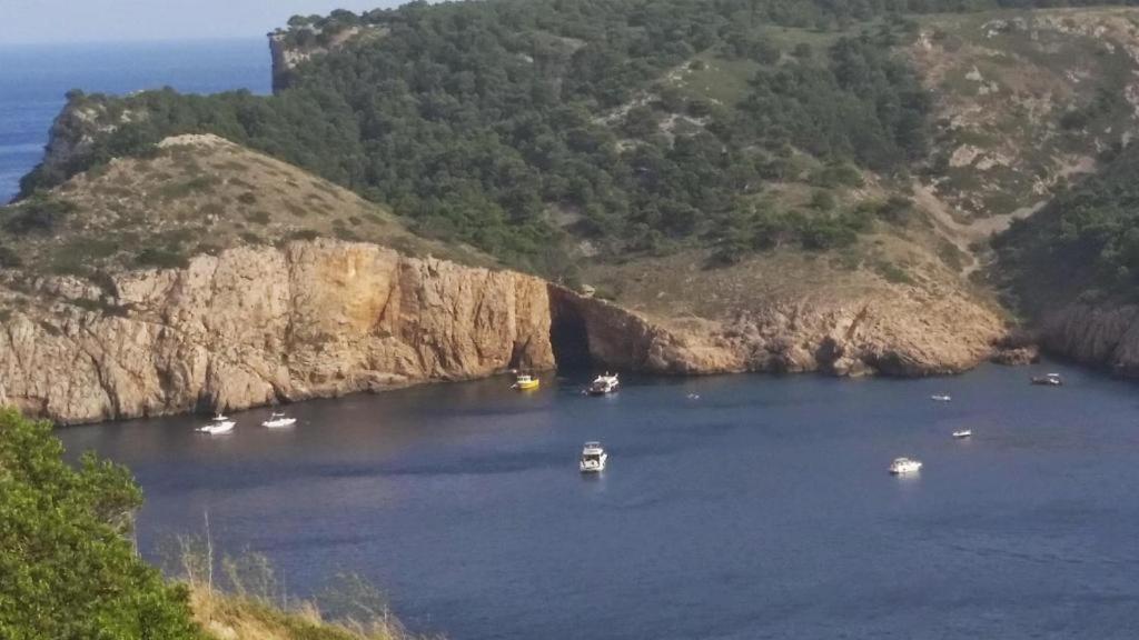 Apartamento Cala Montgo L' Escala Bagian luar foto